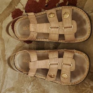 Alegria Kleo Wide Sandals